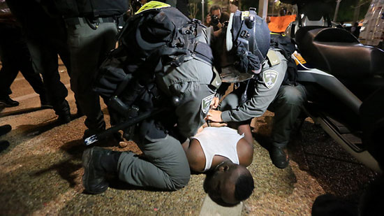	اعتقال أحد الشباب من اليهود السود فى تل أبيب -اليوم السابع -5 -2015