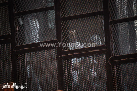 المتهمين داخل قفص زجاجى بقاعة محكمة الجنايات  -اليوم السابع -5 -2015