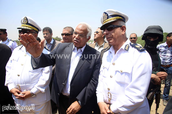  محافظ القاهرة وعدد من القيادات الأمينة يتابعون عمليات الإزالة  -اليوم السابع -5 -2015