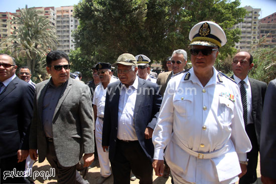  محافظ القاهرة ووزير الرى يشرفان على عملية إزالة التعديات  -اليوم السابع -5 -2015