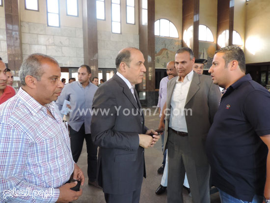 ويشدد على القوات بالمحطة الفحص الجيد للمشتبه فيهم وحقائب الركاب -اليوم السابع -5 -2015 ويشدد على القوات بالمحطة الفحص الجيد للمشتبه فيهم وحقائب الركاب -اليوم السابع -5 -2015