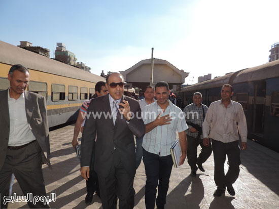 	جانب من الجولة فى محطة سكك حديد الإسماعيلية -اليوم السابع -5 -2015