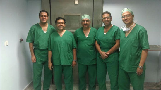 فريق الأطباء الذى أجرى العملية الجراحية -اليوم السابع -5 -2015