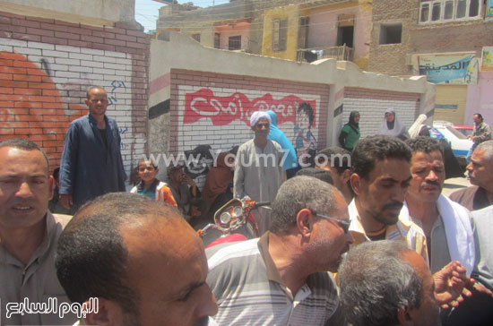  العمال متجمعون أمام الجراج -اليوم السابع -5 -2015