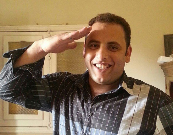 الرائد صلاح الحسينى يؤدى التحية العسكرية  -اليوم السابع -5 -2015