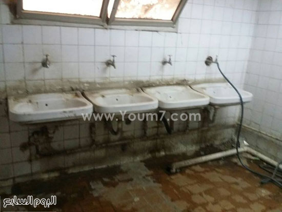 الحمامات غير قابلة للاستخدام الآدمى بالمستشفى الجديد -اليوم السابع -5 -2015