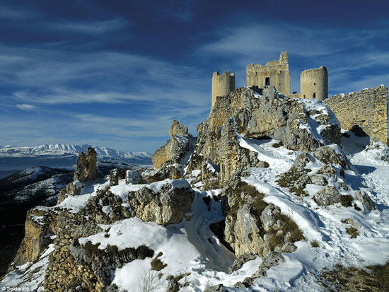 قلعة قديمة فى إيطاليا  -اليوم السابع -5 -2015