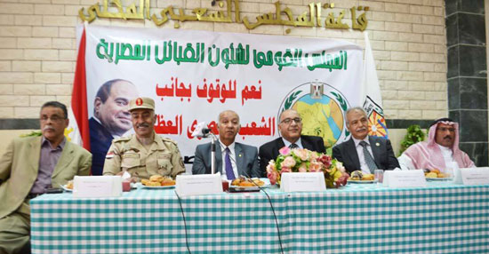 أعضاء المجلس واللواء محمد على شمس، مساعد رئيس أركان الجيش الثالث -اليوم السابع -5 -2015