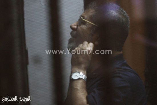 	محمد مرسى بالبدلة الزرقاء أثناء جلسة قضية التخابر -اليوم السابع -5 -2015