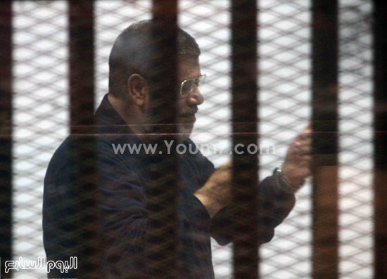  مرسى يتحدث لأحد المتهمين -اليوم السابع -5 -2015