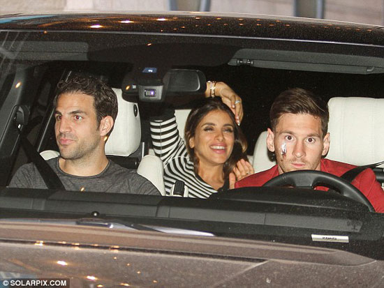  فابريجاس وزوجته دانييلا بصحبة ليونيل ميسي -اليوم السابع -5 -2015