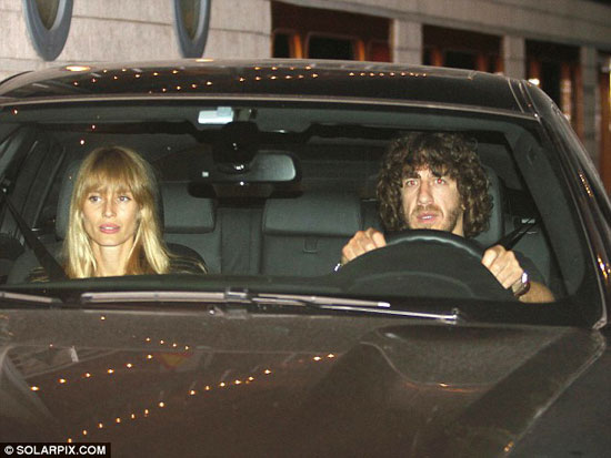 كارلوس بويول قائد برشلونة وزوجته -اليوم السابع -5 -2015