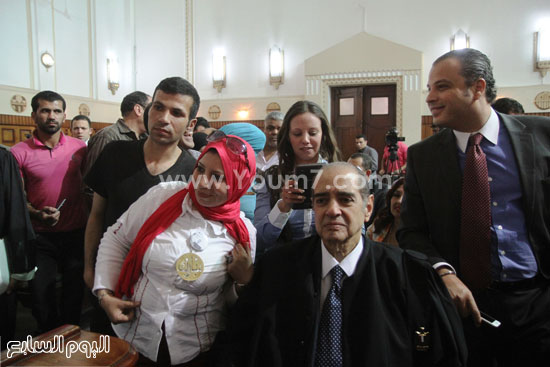 مؤيدو مبارك داخل جلسة النقض -اليوم السابع -5 -2015