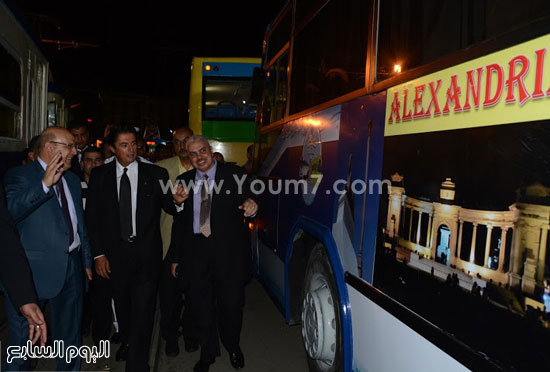 المحافظ يرافقه قيادات النقل العام بالإسكندرية -اليوم السابع -5 -2015