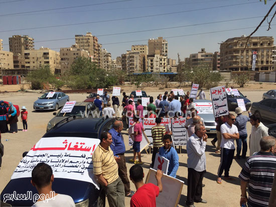  بدء تجمع اهالى مدينة نصر بساحة سوق السيارات اعتراضا على قرار المحافظ  -اليوم السابع -5 -2015