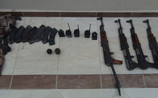 الأسلحة الخفيفة المضبوطة ولاسلكى يستخدمها الإرهابيون -اليوم السابع -5 -2015