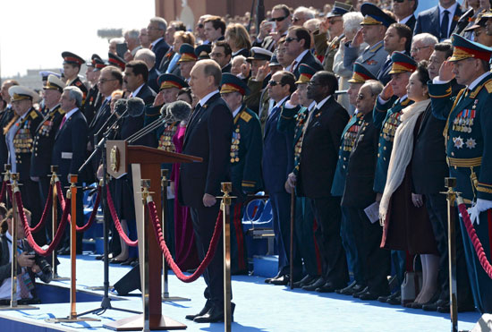 	الرئيس السيسى فى الصفوف الأولى للمشاركين فى احتفال النصر بروسيا  -اليوم السابع -5 -2015