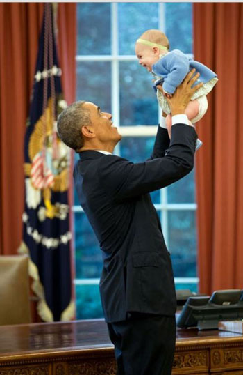 	أوباما يداعب أحد أبناء موظفى البيت الأبيض -اليوم السابع -5 -2015