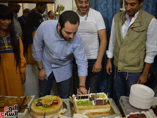 عمرو سعد وأحمد شفيق يحتفلان بعيد ميلاد أنور صادق الصباح (4)