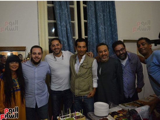 عمرو سعد وأحمد شفيق يحتفلان بعيد ميلاد أنور صادق الصباح (6)