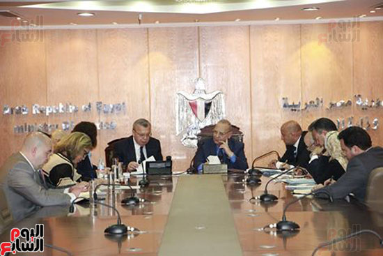 المستشار حسام عبد الرحيم وزير العدل مع نائب سكرتير الأمم المتحدة (1)