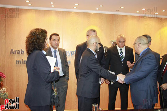 المستشار حسام عبد الرحيم وزير العدل مع نائب سكرتير الأمم المتحدة (3)