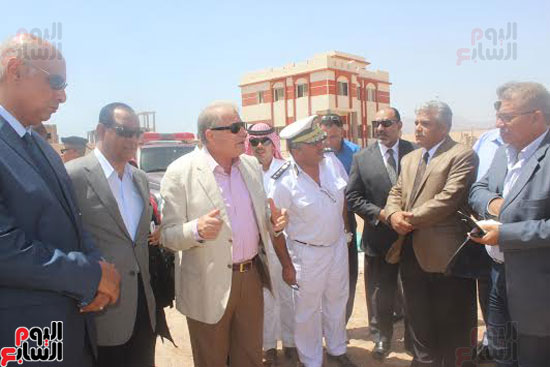محافظ جنوب سيناء يتفقد وحدة التراخيص الجديدة وسكن الضباط والأفراد (4)