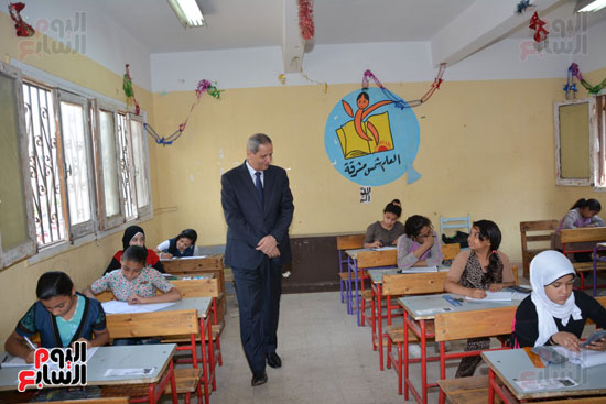 وزير التربية والتعليم تتفقد الإمتحانات (2)