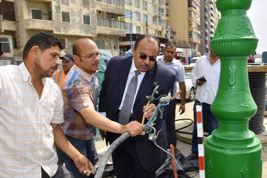 محافظ الإسكندرية يتفقد أعمال تجديد الكورنيش (3)