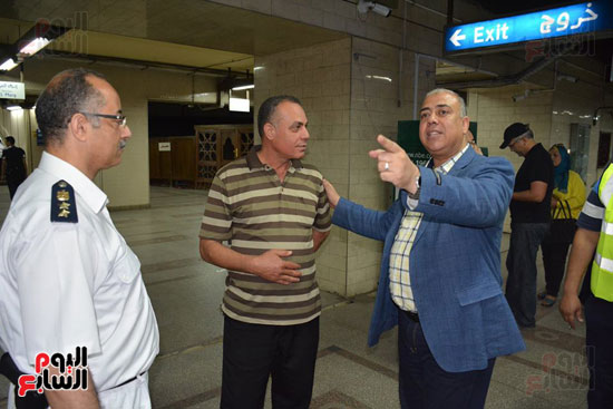 رئيس مجلس إدارة مترو الانفاق يتفقد محطات المترو (12)