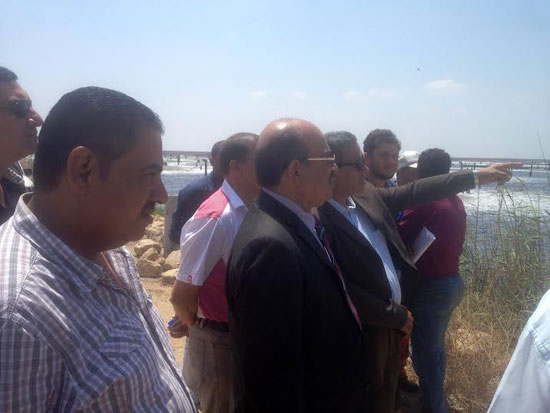 جانب من زيارة رئيس شركة المياه لمحطات  بورسعيد (3)