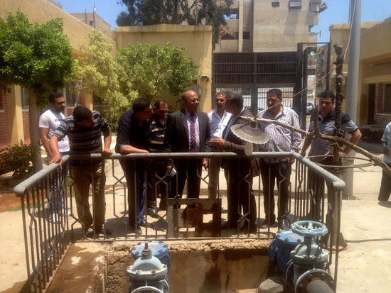جانب من زيارة رئيس شركة المياه لمحطات  بورسعيد (4)