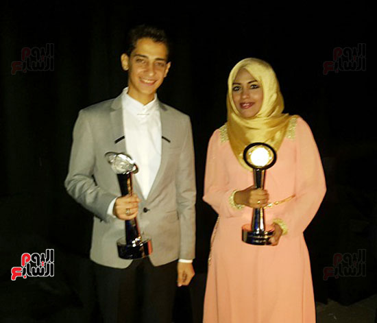 الزميلان هدى زكريا و محمد المندراوى الفائزان بجائزة الصحافة العربية فئة التحقيق الاستقصائى (1)