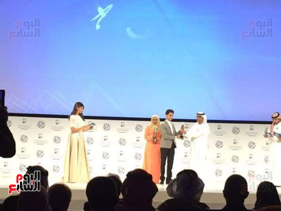 الزميلان هدى زكريا و محمد المندراوى الفائزان بجائزة الصحافة العربية فئة التحقيق الاستقصائى (3)