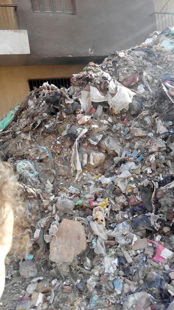 أهالى عرب المعادى يشكون انتشار القمامة فى المنطقة (3)