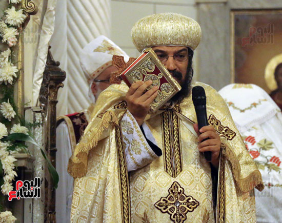 قداس عيد القيامة بالكاتدرائية المرقسية بالإسكندرية   (35)