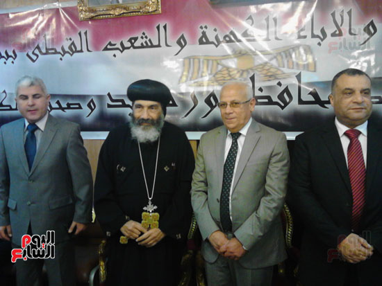 محافظ بورسعيد يقدم التهنئة لمطران الكنيسة الأرثوذكسية بعيد القيامة (2)
