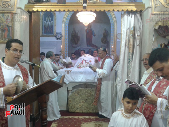 الزفة داخل كنائس كفر الشيخ  (1)