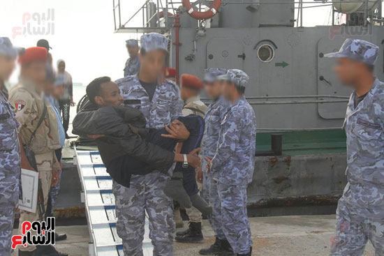 القوات البحرية تحبط محاولة 159 مهاجرا غير شرعى (3)