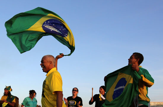 برازيليون يحتفلون بعزل رئيسة البلاد ديلما روسيف (7)