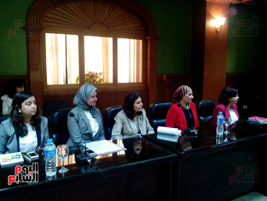 وزيرة الهجره خلال لقائها ابناء المصريين بالخارج بجامعة MSA (4)