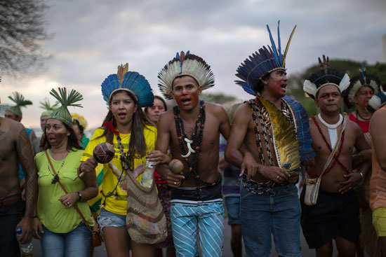 السكان الأصليون فى البرازيل يتظاهرون ضد إقالة ديلما روسيف (11)