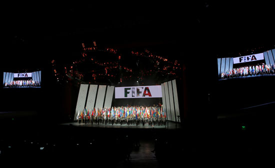 محمد-أبوتريكة-ورئيس-الفيفا-فى-الجلسة-الافتتاحية-(5)
