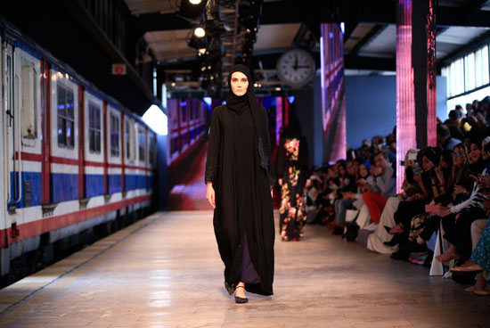 إبداعات أزياء المحجبات فى أسبوع إسطنبول للمحتشمات  (18)