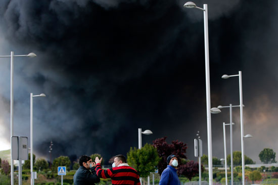 حريق هائل يضرب جنوب إسبانيا (4)