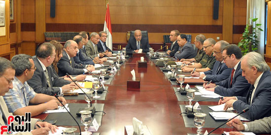 اجتماع-المهندس-شريف-إسماعيل-رئيس-مجلس-الوزراء-(2)