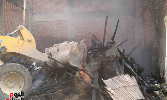 السيطرة على حريق بمخزن أخشاب بكفر البدماص فى المنصورة دون إصابات (3)