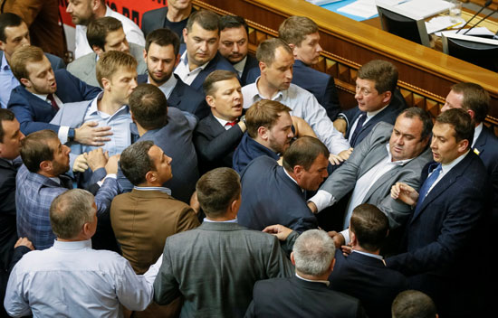 شجار بالأيدى داخل البرلمان الأوكرانى بسبب إلقاء كلمة باللغة الروسية (2)