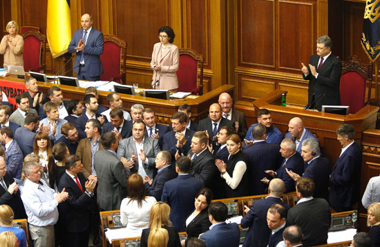 شجار بالأيدى داخل البرلمان الأوكرانى بسبب إلقاء كلمة باللغة الروسية (5)