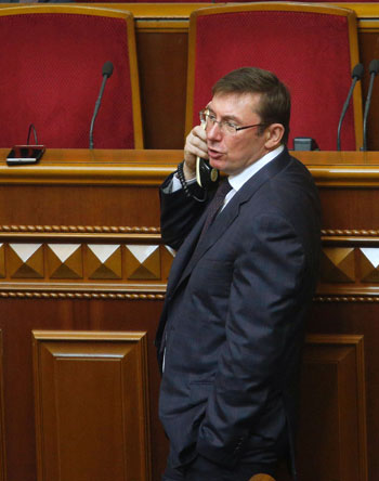 شجار بالأيدى داخل البرلمان الأوكرانى بسبب إلقاء كلمة باللغة الروسية (7)